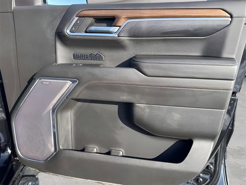 Used 2022 Chevrolet Silverado 1500 High Country w/ Max Trailering Package image 9