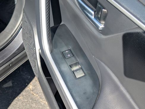 Used 2025 Toyota RAV4 XLE image 34