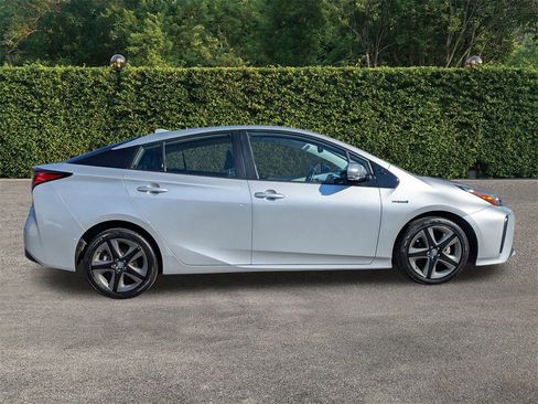 Used 2019 Toyota Prius L Eco image 3