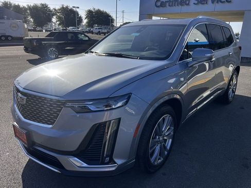Used 2025 Cadillac XT6 Premium Luxury image 11