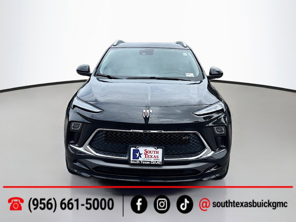 Used 2025 Buick Encore GX Sport Touring FWD image 2