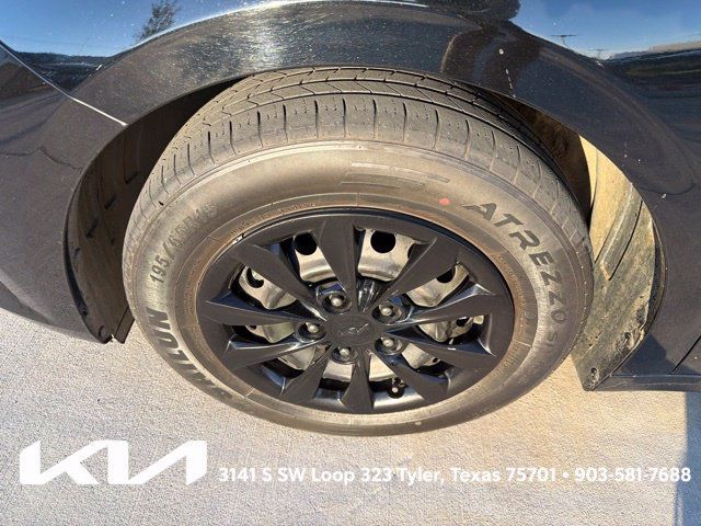 Used 2023 Kia Forte LX FWD image 4
