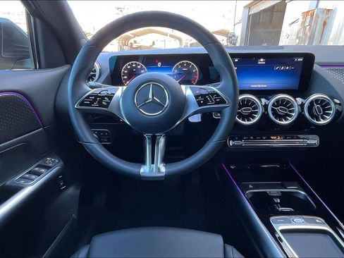 Used 2025 Mercedes-Benz GLA 250 image 8