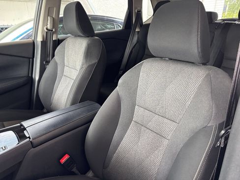 Used 2025 Nissan Rogue SV FWD image 37