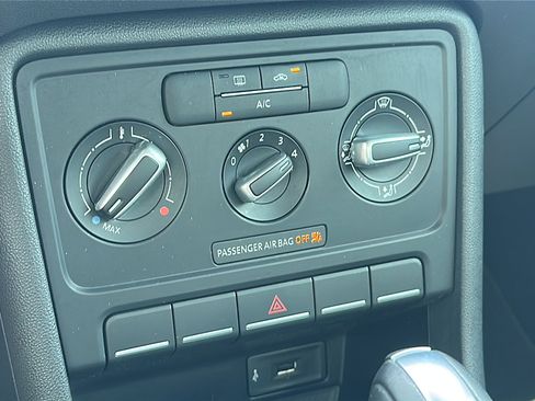 Used 2019 Volkswagen Beetle 2.0T S image 30