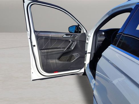 Used 2022 Volkswagen Tiguan SEL R-Line image 15