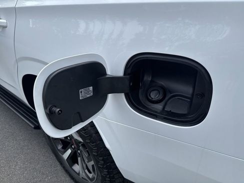 New 2026 GMC Yukon AT4 Ultimate w/ LPO, Floor Liner Package AWD/4WD image 84