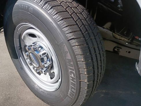 New 2026 Ford F250 XL w/ XL Chrome Package image 18