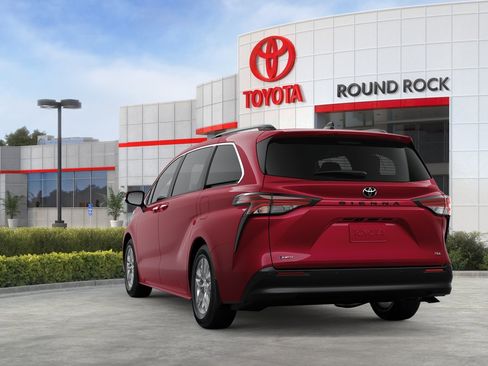 New 2026 Toyota Sienna XLE FWD image 7