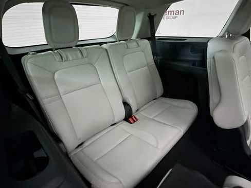 Used 2025 Lincoln Aviator AWD image 28