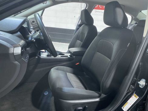 Used 2024 Nissan Altima 2.5 SV FWD image 11