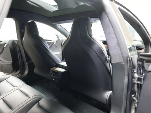 Used 2018 Tesla Model S 75D image 39