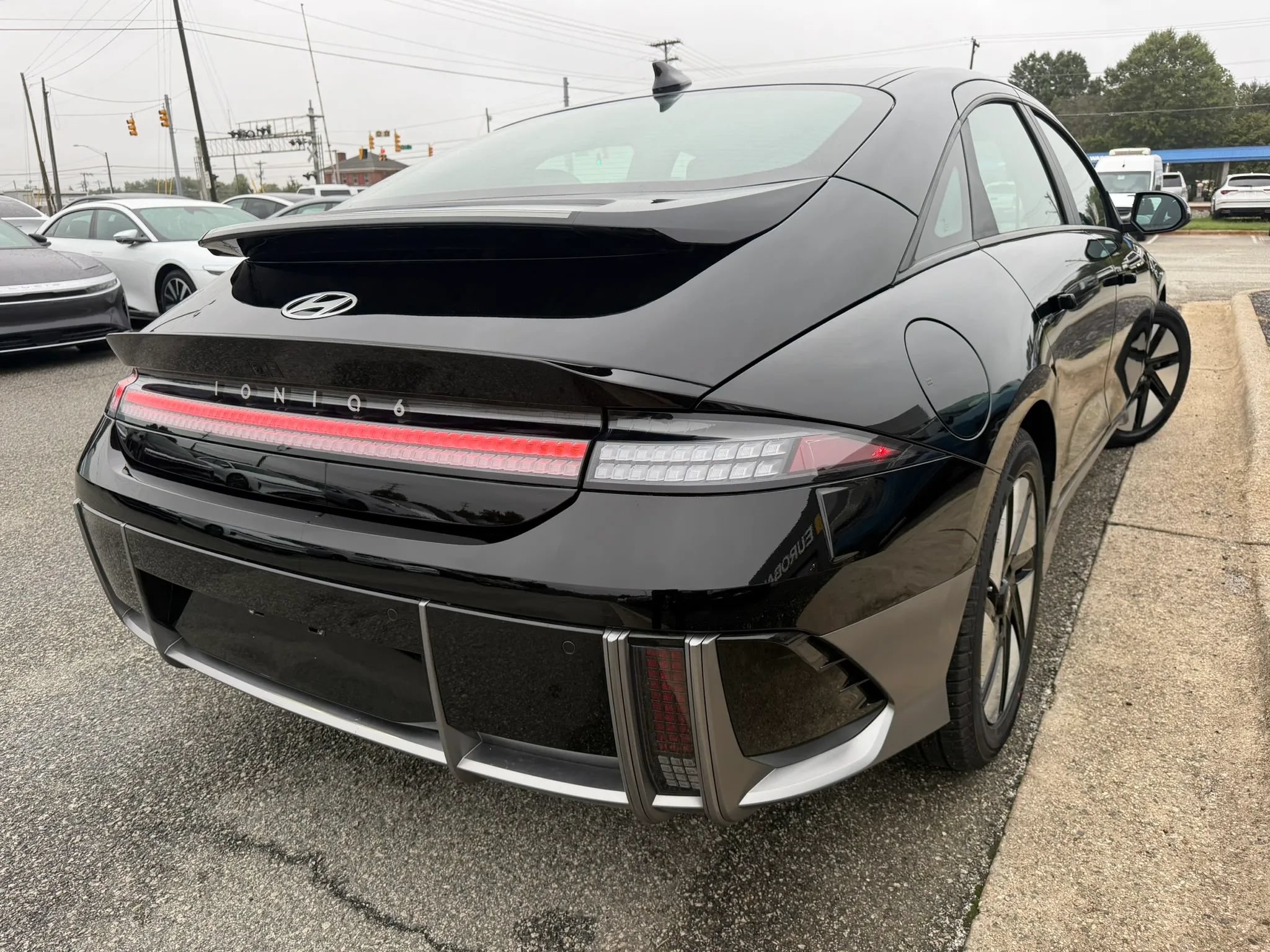 Used 2024 Hyundai Ioniq 6 SE AWD/4WD image 5