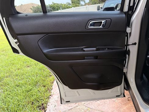 Used 2017 Ford Explorer 4WD Police Interceptor image 18