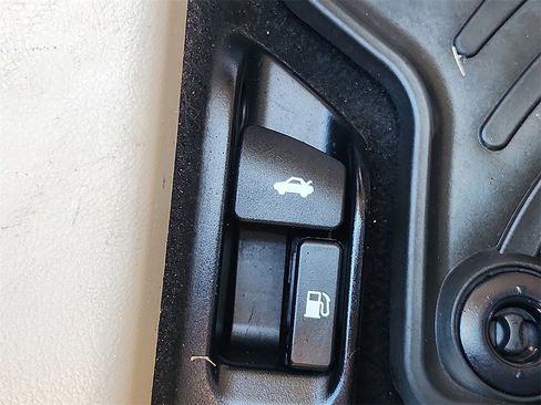 Used 2014 Toyota Camry LE image 24