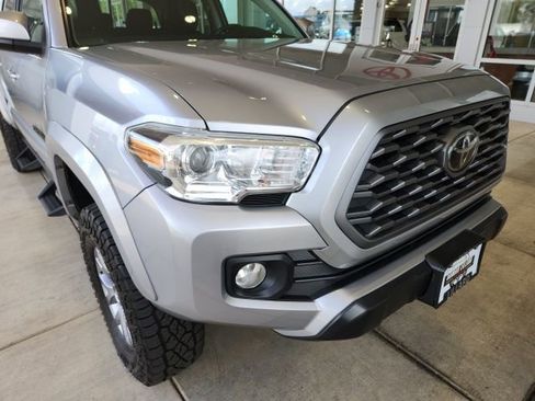Certified 2019 Toyota Tacoma SR5 AWD/4WD image 8