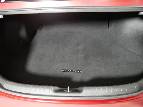 Used 2023 Hyundai Elantra SEL image 18