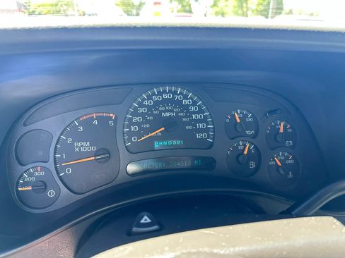 Used 2004 GMC Sierra 2500 SLE w/ Heavy-Duty Power Package AWD/4WD image 10