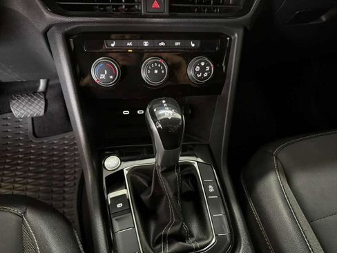 Used 2023 Volkswagen Taos SE image 16