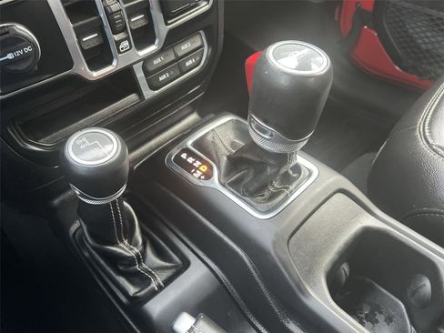 Used 2020 Jeep Gladiator Overland w/ Uconnect 4C Nav & Sound Group image 22