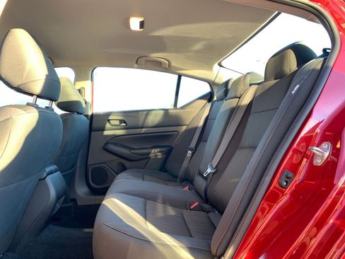 Used 2025 Nissan Altima 2.5 SV image 24