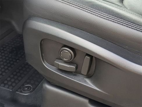 Used 2023 Land Rover Defender 110 S image 9