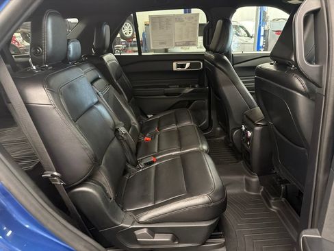 Used 2020 Ford Explorer XLT w/ Equipment Group 202A AWD/4WD image 10