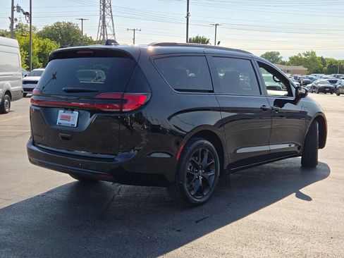 Used 2026 Chrysler Pacifica Limited w/ S Appearance Package AWD/4WD image 22