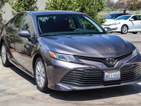Used 2019 Toyota Camry LE FWD image 3
