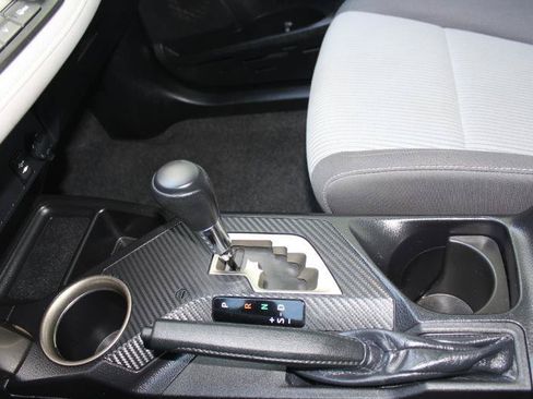 Used 2015 Toyota RAV4 XLE AWD/4WD image 30