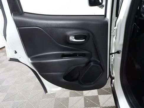 Used 2022 Jeep Renegade Latitude AWD/4WD image 19