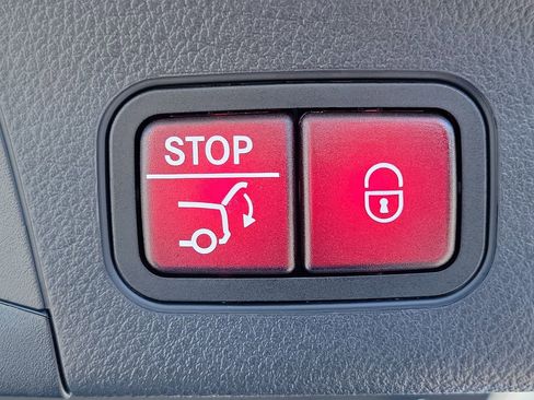 Certified 2025 Mercedes-Benz GLA 250 image 10