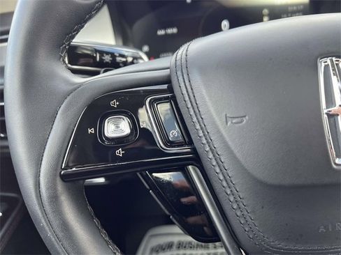 Used 2023 Lincoln Aviator AWD w/ Premium Package image 27