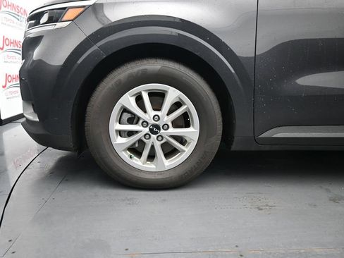 Used 2024 Kia Carnival LX FWD image 12