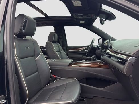 Used 2022 Cadillac Escalade Premium Luxury image 15