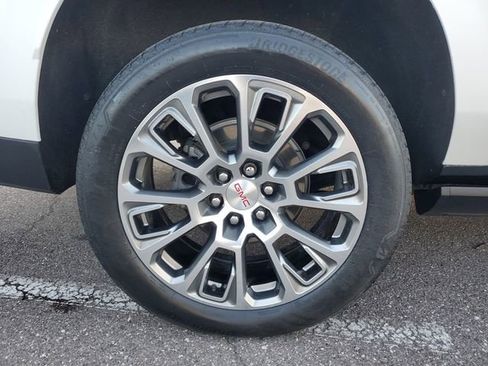Used 2025 GMC Yukon XL Denali w/ Denali Reserve Package RWD image 5