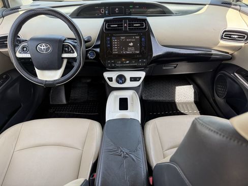 Used 2016 Toyota Prius Four w/ Advanced Technology Package FWD image 10