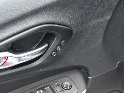 Used 2022 Jeep Cherokee Limited image 10