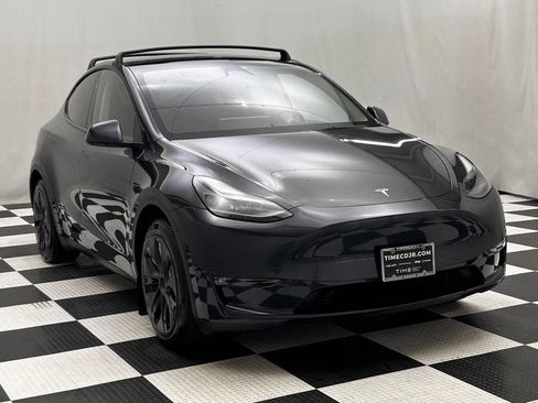 Used 2025 Tesla Model Y Long Range AWD/4WD image 2