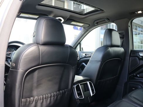 Used 2018 Porsche Cayenne Platinum Edition image 39