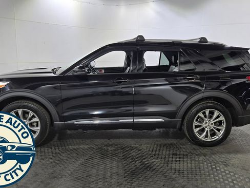 Used 2021 Ford Explorer Limited w/ Equipment Group 301A AWD/4WD image 4