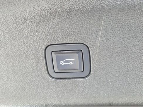 Used 2022 Buick Enclave Premium AWD/4WD image 13