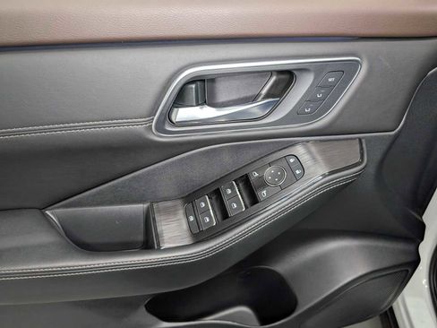 Used 2023 Nissan Rogue Platinum w/ Platinum Premium Package image 42