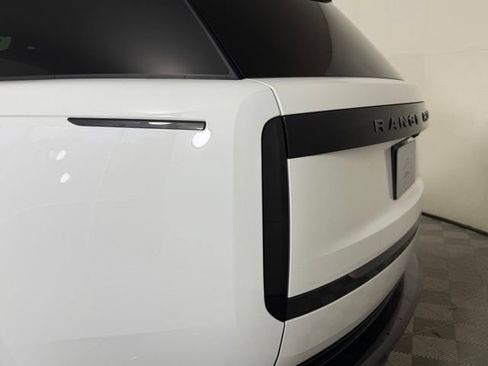 Used 2025 Land Rover Range Rover SE AWD/4WD image 17