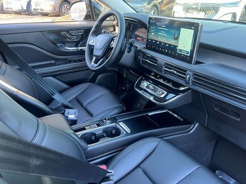 New 2026 Lincoln Corsair Premiere image 9