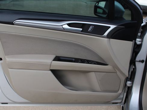 Used 2019 Ford Fusion SE image 27