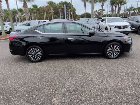 Used 2023 Nissan Altima 2.5 SV image 9