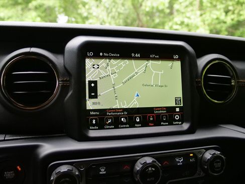 Used 2023 Jeep Gladiator Overland AWD/4WD image 12