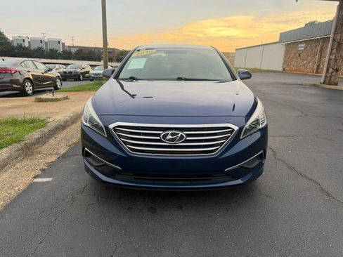 Used 2016 Hyundai Sonata SE FWD image 2