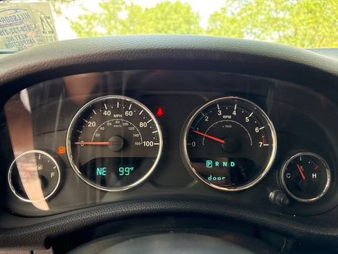 Used 2018 Jeep Wrangler Unlimited Sahara AWD/4WD image 13